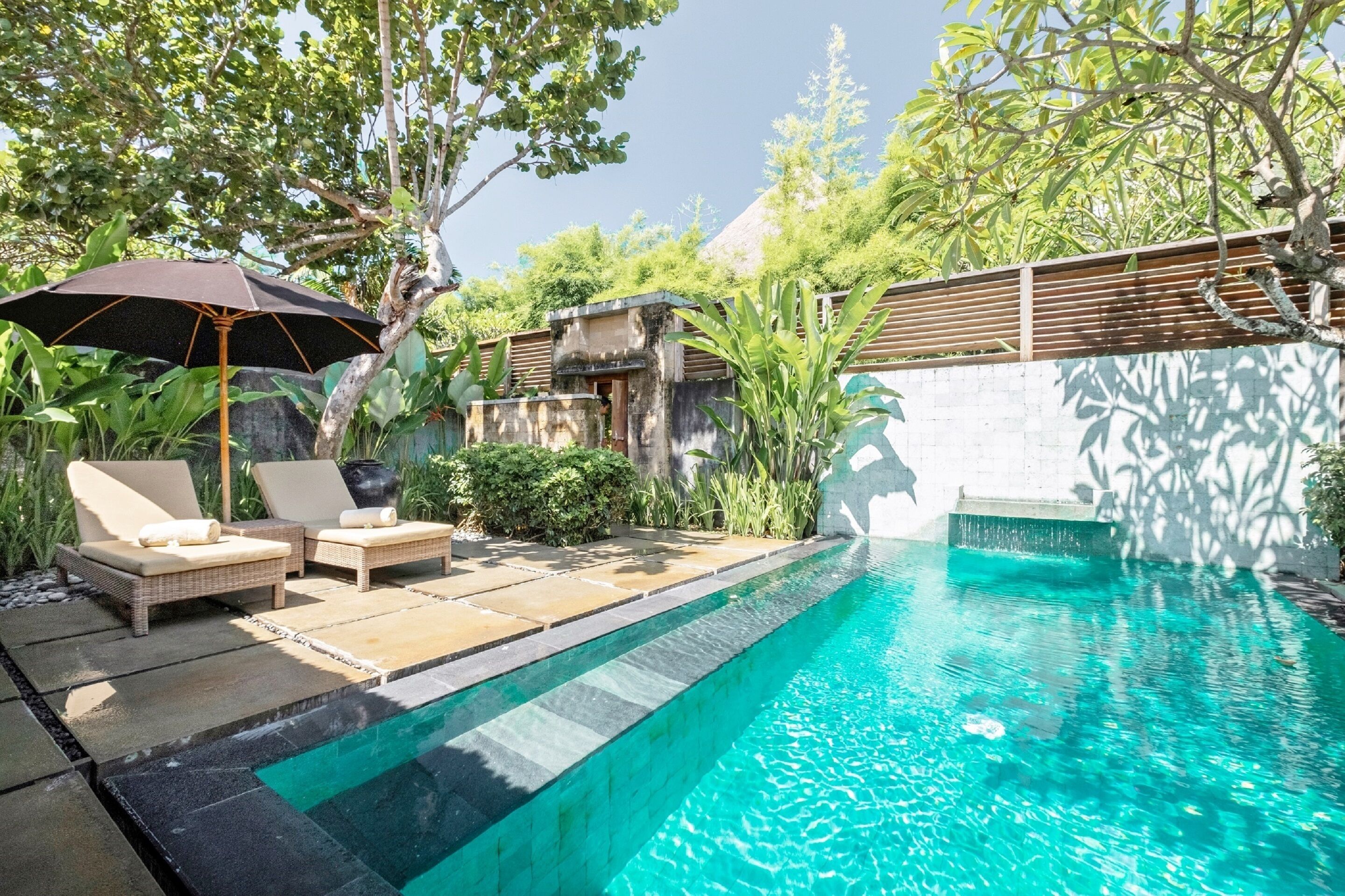 9 outdoor pools, pool umbrellas, pool loungers