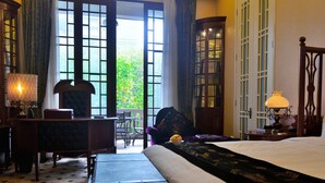 Superior Room, Balcony | Down comforters, Select Comfort beds, minibar, in-room safe - Mansion Hotel (Shanghai)