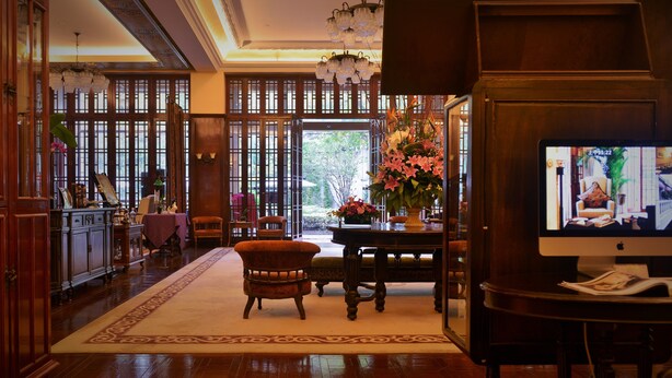 Lobby sitting area - Mansion Hotel (Shanghai)