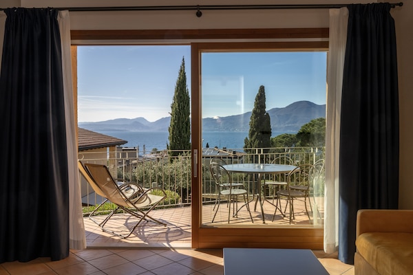 Appartamento su 2 Livelli, Balcone sul Lago | Vista lago