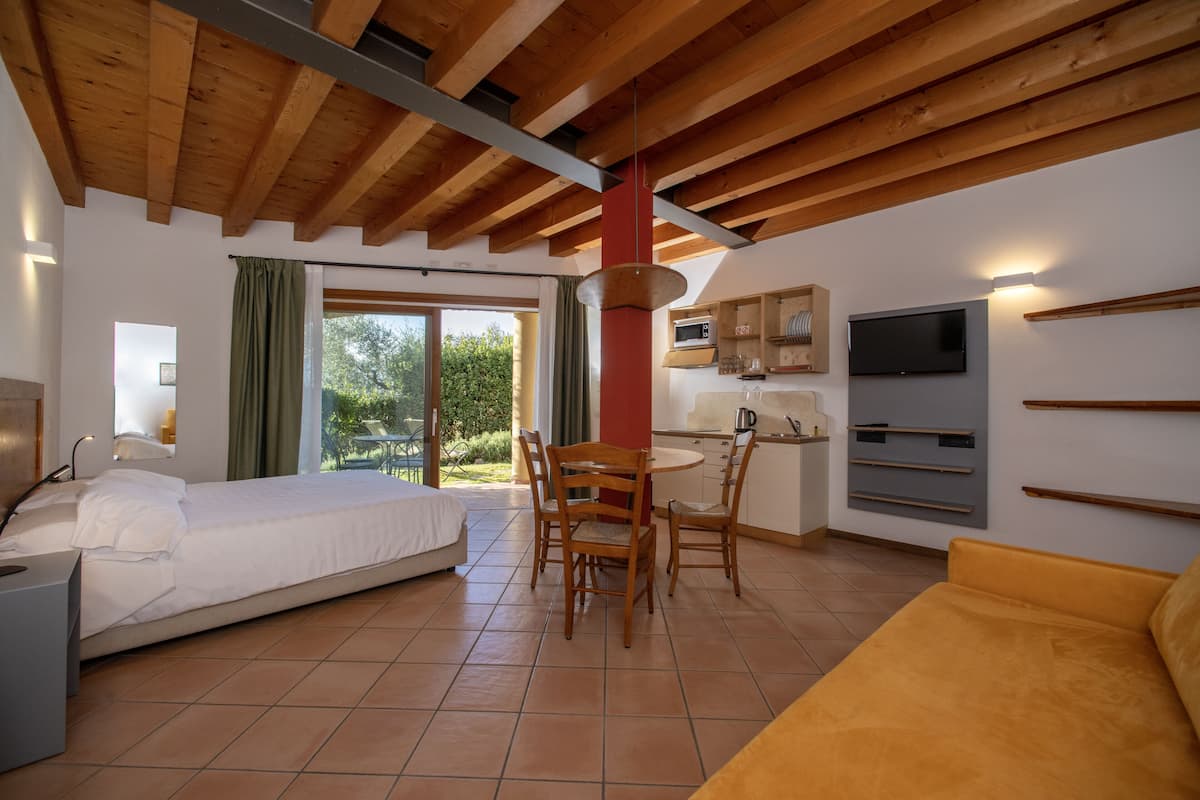 1 bedroom, in-room safe, individually decorated, individually furnished