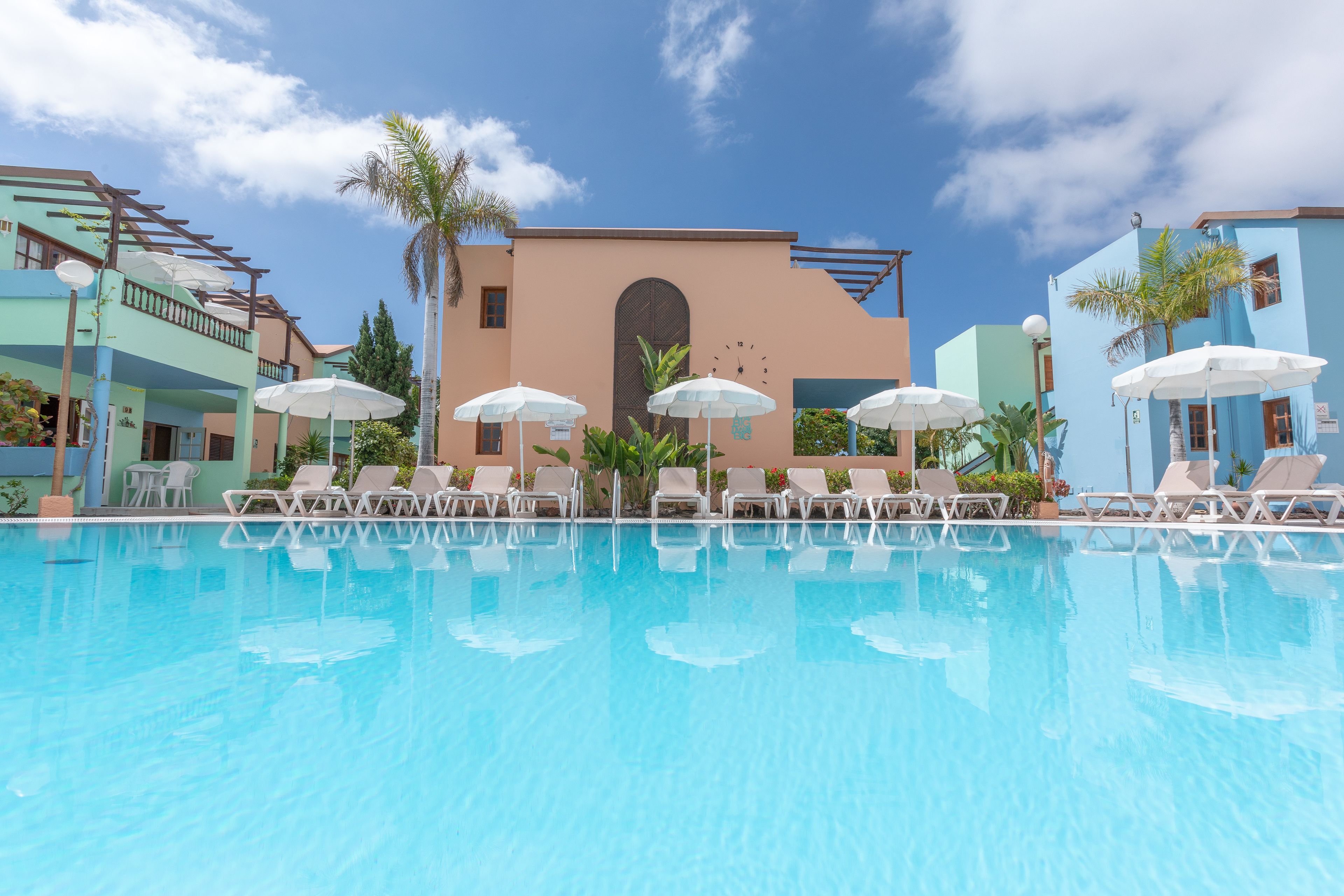 outdoor pool, open 10:00 am to 6 pm, pool umbrellas, pool loungers