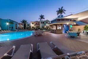 Poolside bar - Club Vista Serena (San Bartolomé de Tirajana)