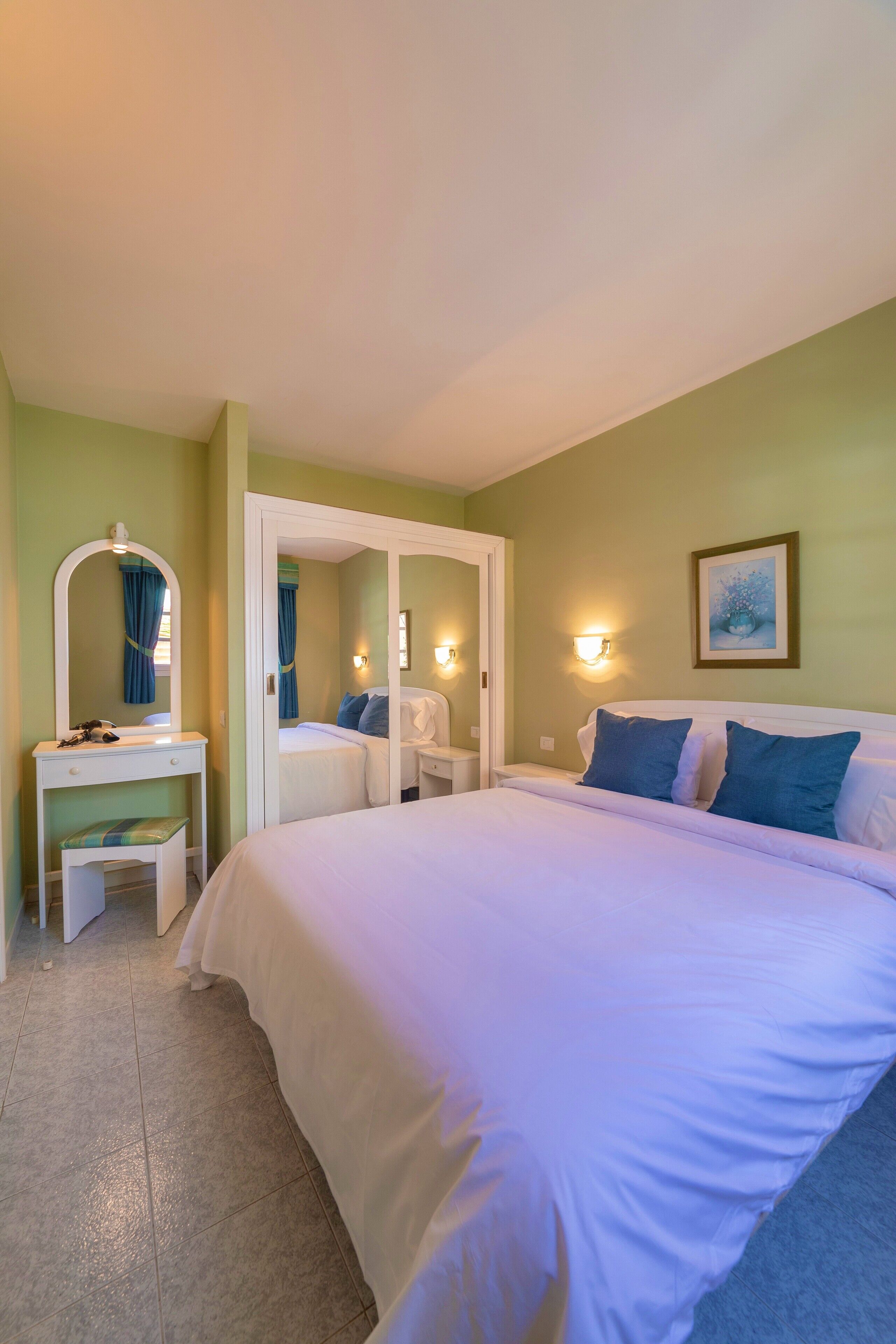 1 bedroom, down comforters, desk, blackout drapes