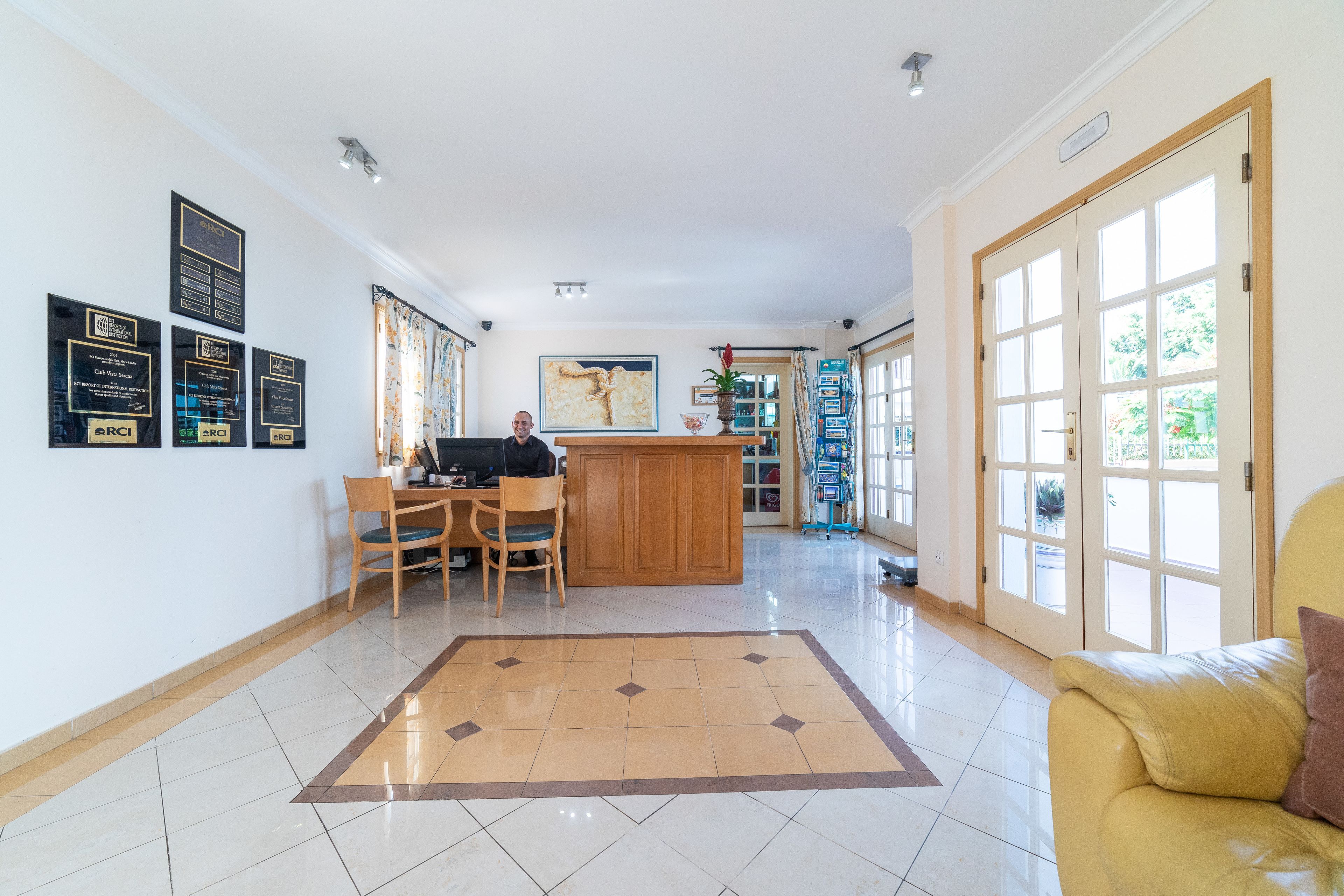 beach nearby, beach shuttle, sun-loungers, beach umbrellas