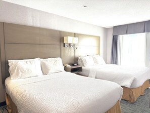 Suite, 1 habitación, cocina | Ropa de cama de alta calidad, caja fuerte, escritorio y cortinas opacas