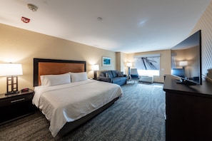1 Schlafzimmer, hochwertige Bettwaren, Zimmersafe, Schreibtisch