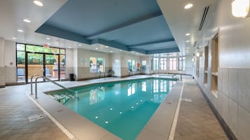 Indoor pool, sun loungers