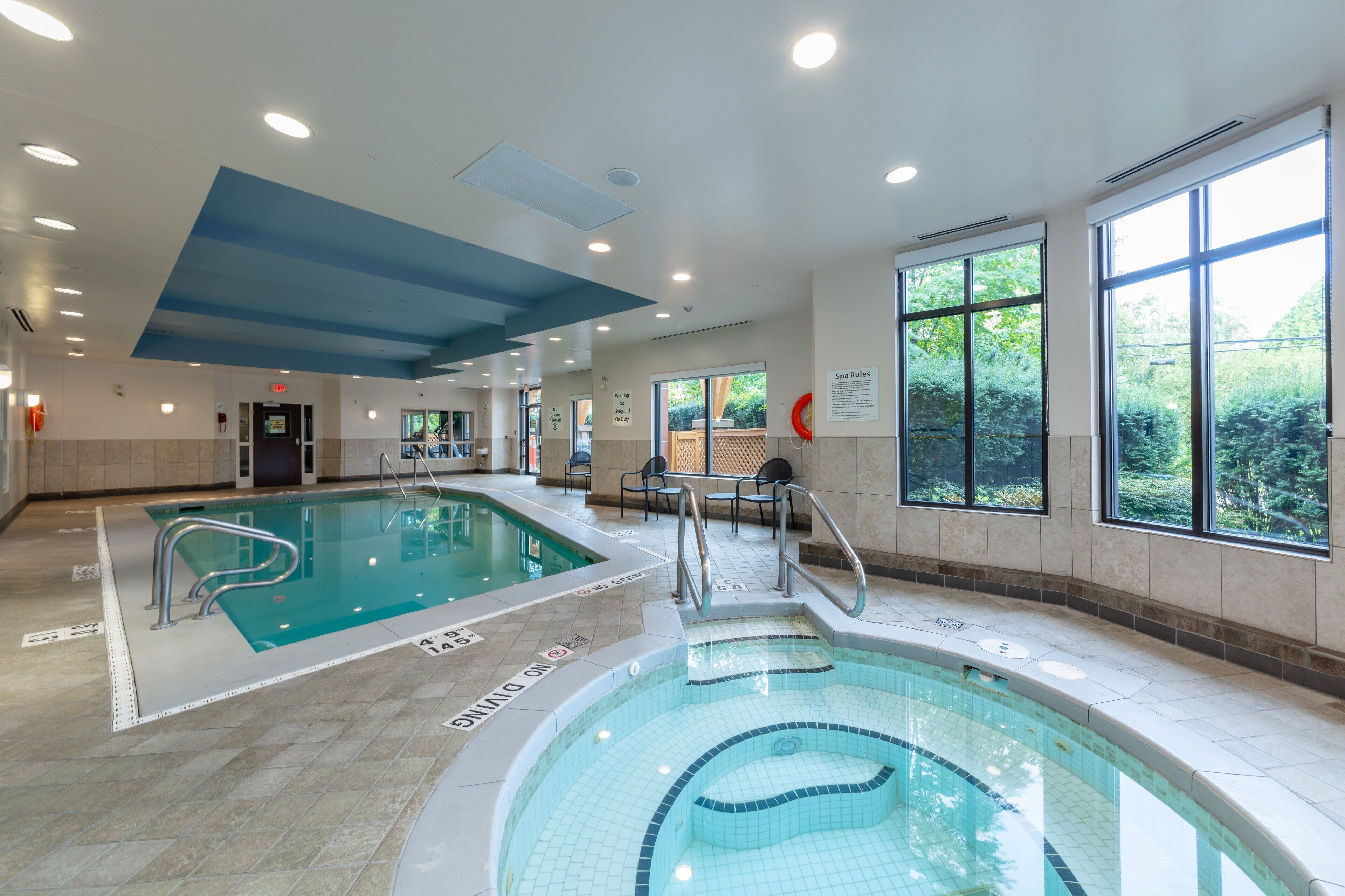 Indoor pool, pool loungers
