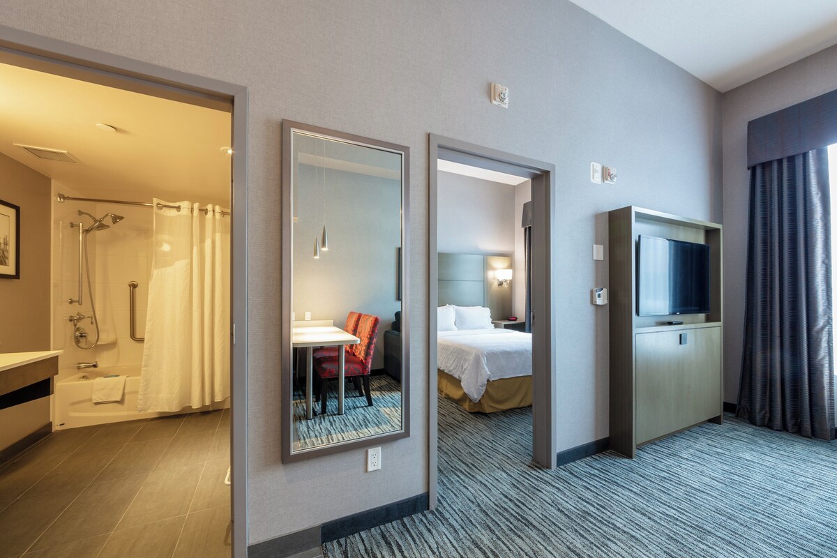 Suite, 1 chambre, accessible aux personnes à mobilité réduite (Mobility, Accessible Tub)