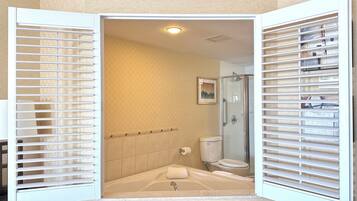 Suite, 1 King Bed, Jetted Tub