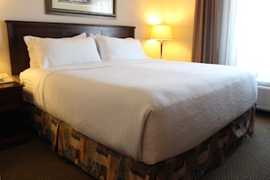 Room, 1 King Bed | In-room safe, desk, laptop workspace, iron/ironing board