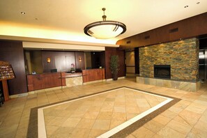 Lobby lounge - Holiday Inn Hotel & Suites West Edmonton by IHG (Edmonton)