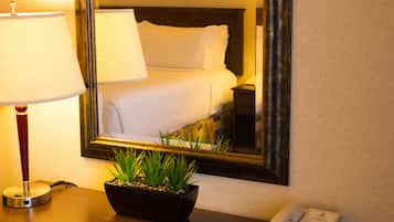 Habitación estándar, 1 cama King size (Leisure) | Caja de seguridad en la habitación y escritorio