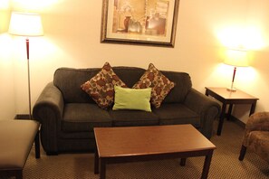 Flat-screen TV - Holiday Inn Hotel & Suites West Edmonton by IHG (Edmonton)