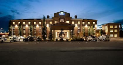 Days Inn & Suites by Wyndham Strathmore