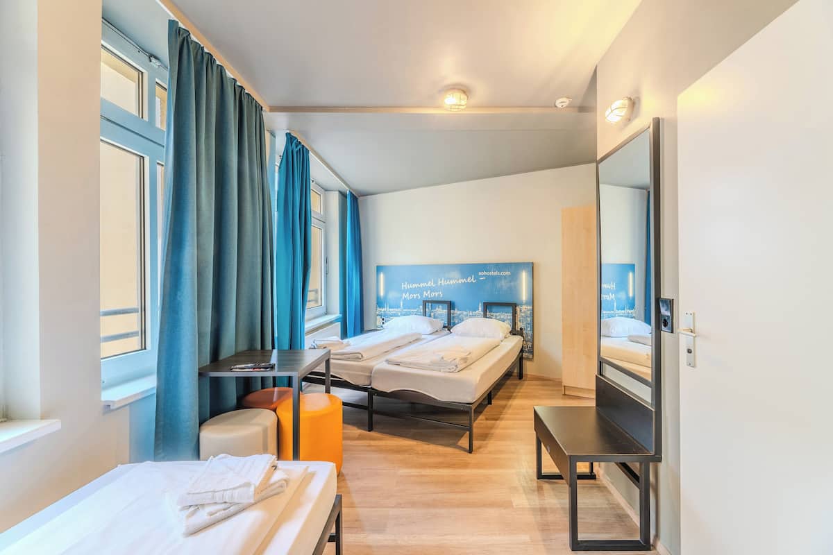 1 habitación, tabla de planchar con plancha, wifi gratis y ropa de cama