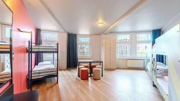 Bügeleisen/Bügelbrett, kostenloses WLAN, Bettwäsche