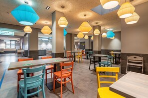 Daily buffet breakfast for a fee - a&o Hamburg Hauptbahnhof - Hostel (Hamburg)