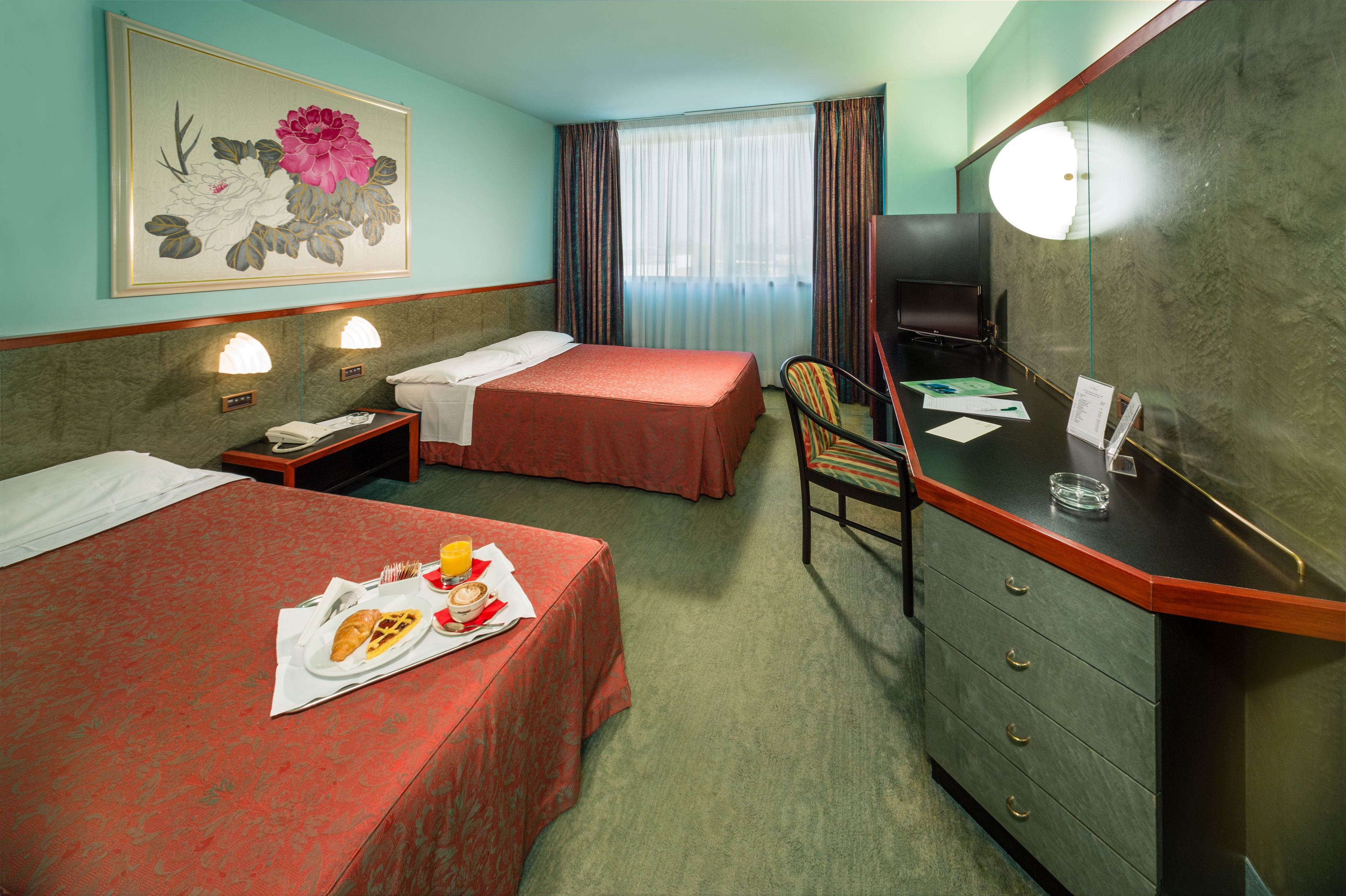 hypo-allergenic bedding, minibar, desk, blackout curtains