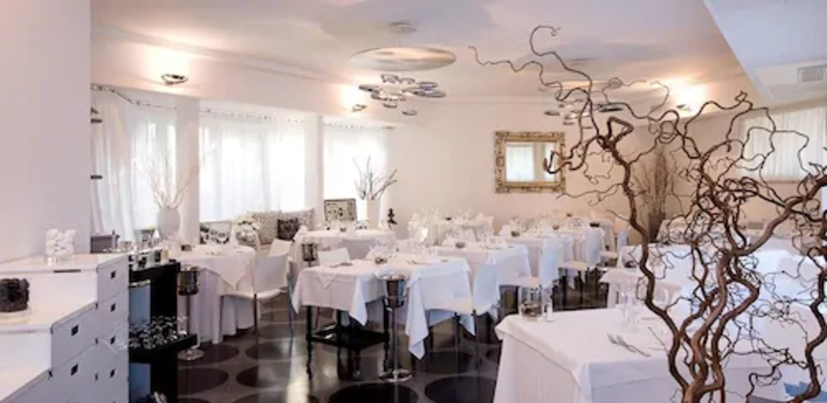 Déjeuner et dîner servis sur place