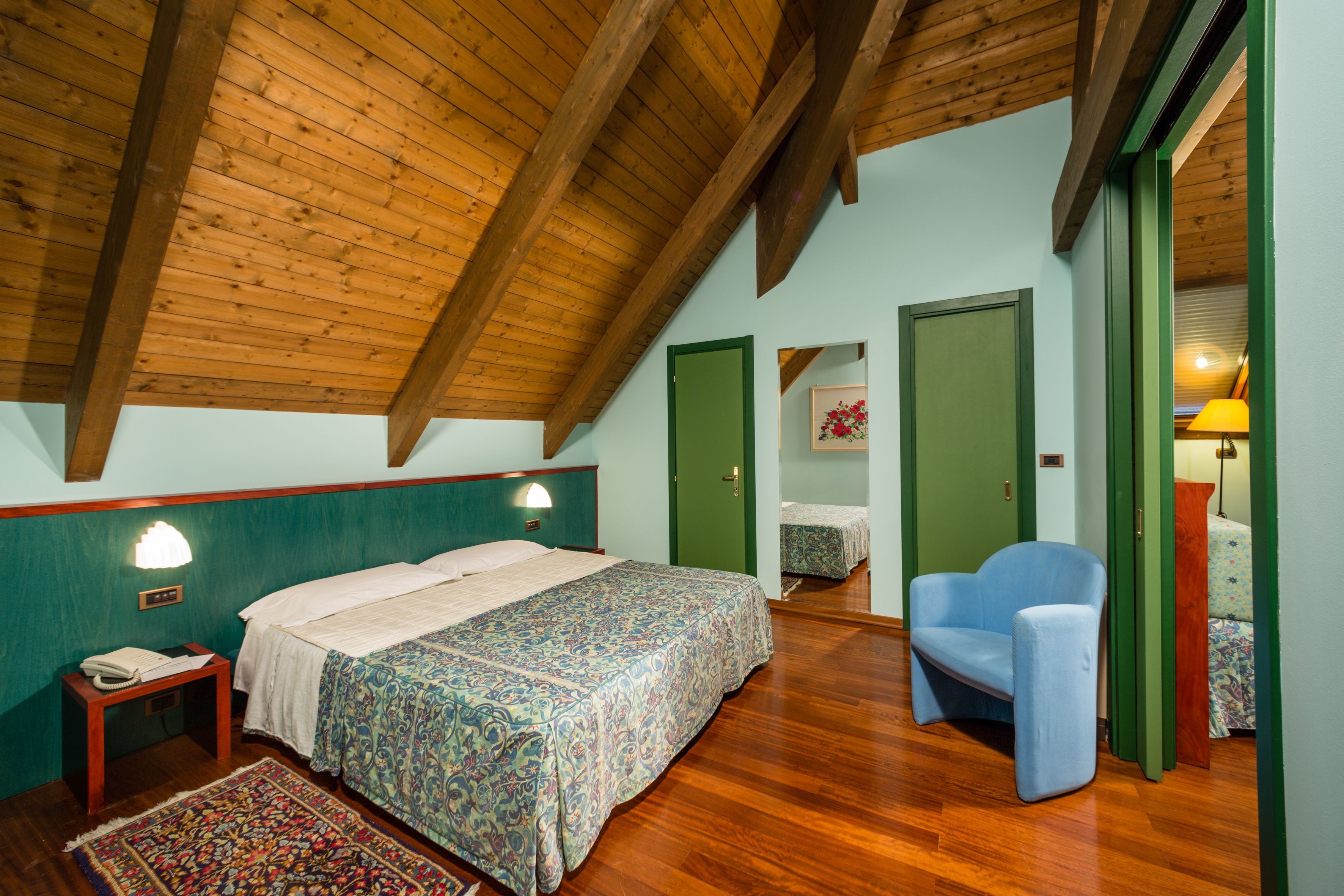 suite | hypo-allergenic bedding, minibar, desk, blackout curtains