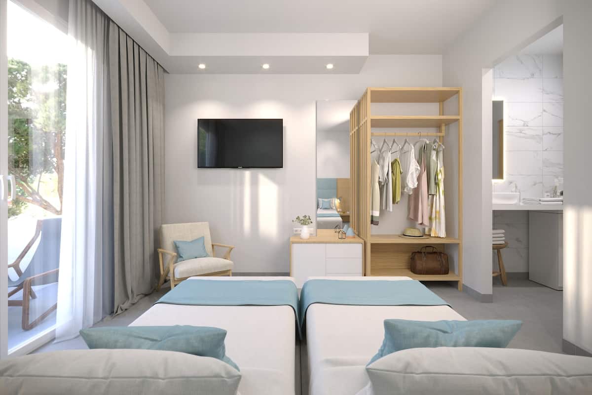 In-room safe, free WiFi, bed sheets