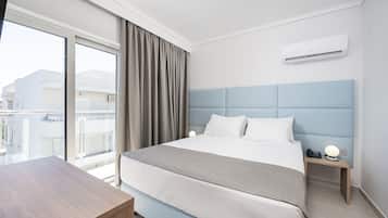 Apartment, 1 Queen Bed | In-room safe, free WiFi, bed sheets