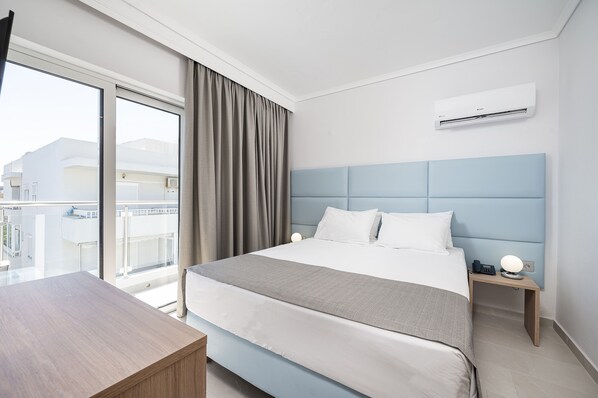 Apartment, 1 Queen Bed | In-room safe, free WiFi, bed sheets