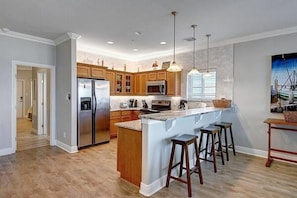 Deluxe Suite, 2 Bedrooms, Ocean View | Private kitchen - Beachgate CondoSuites and Oceanfront Resort (Port Aransas)