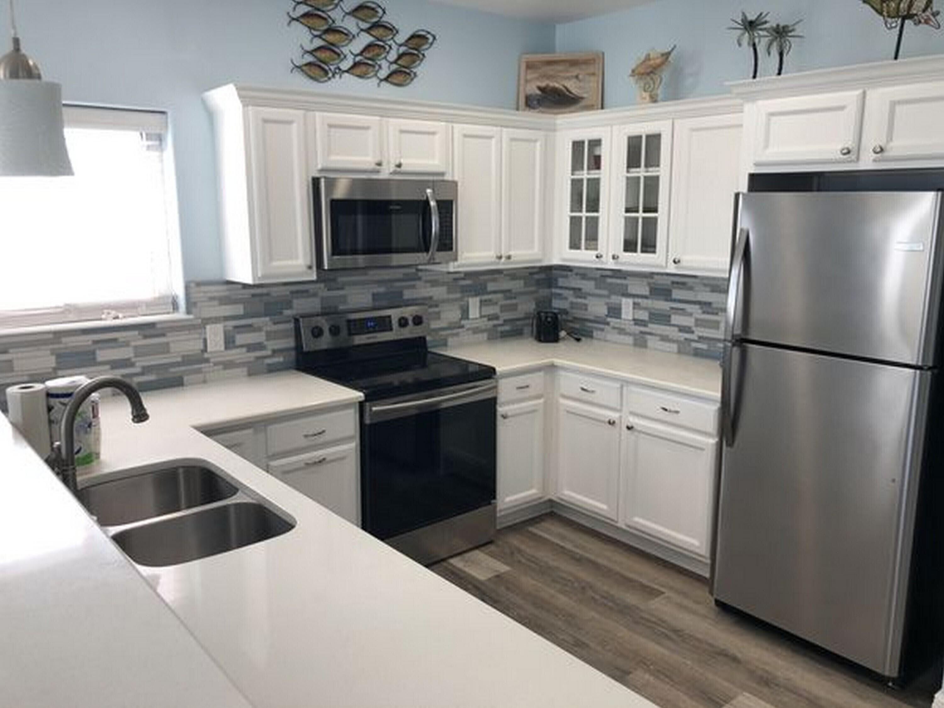 standard suite, 4 bedrooms | private kitchen | fridge, microwave, coffee/tea maker