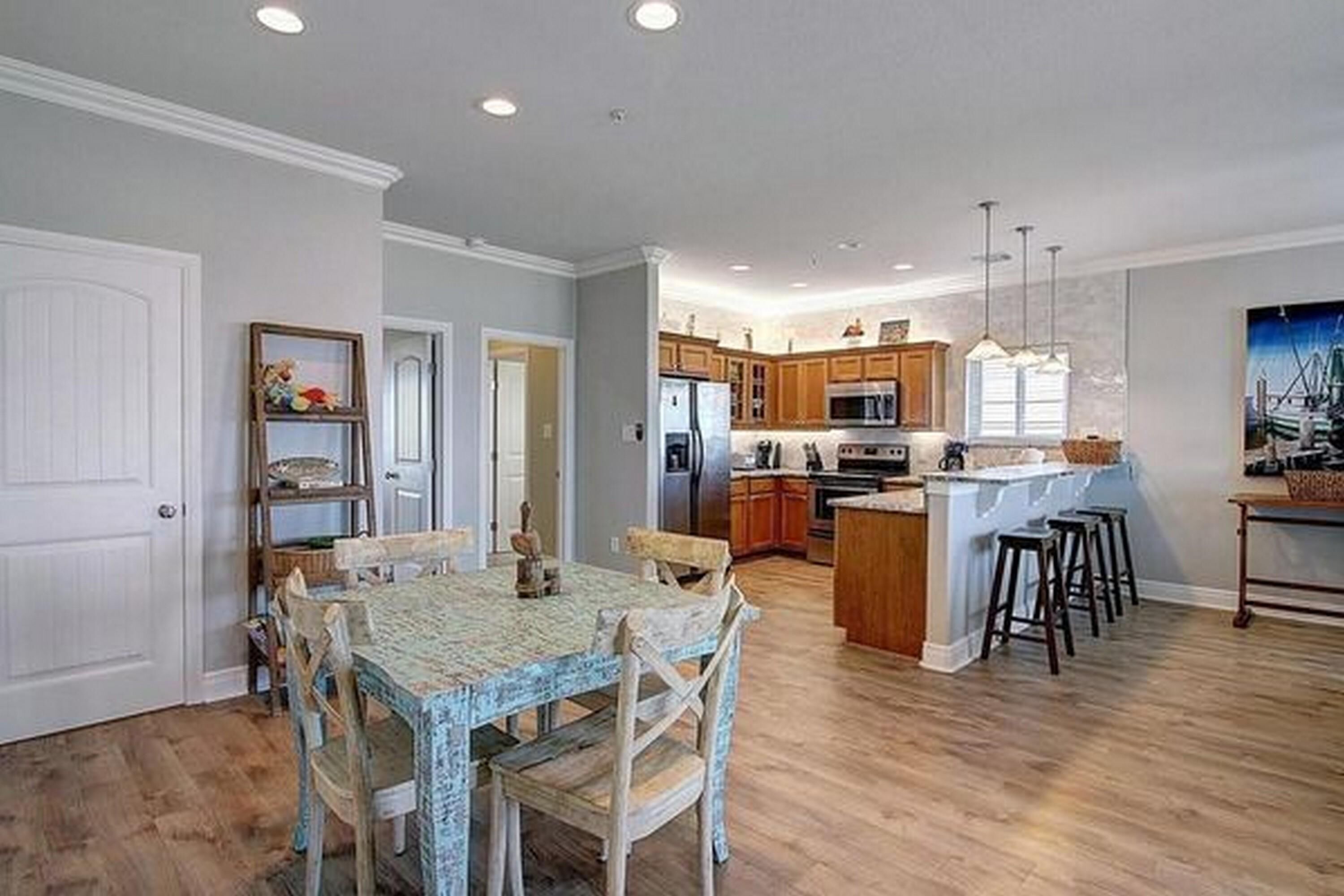 deluxe suite, 2 bedrooms, ocean view | in-room dining