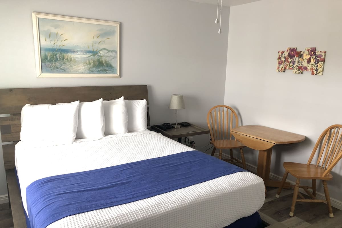 Standard Studio, 1 Queen Bed | 1 bedroom, individually decorated, individually furnished