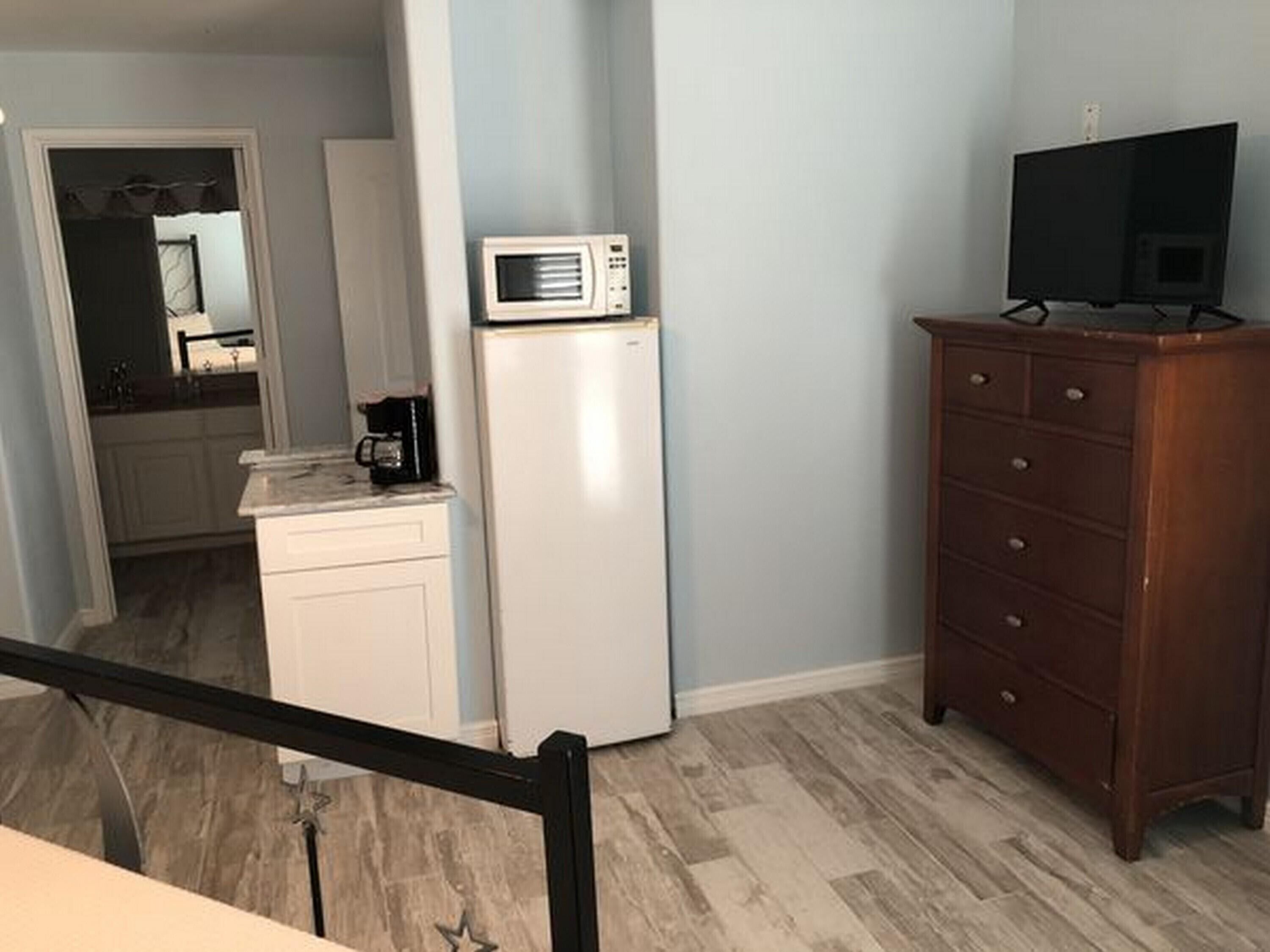 standard room, 2 bedrooms | private kitchenette | fridge, microwave, coffee/tea maker