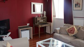 Minibar, in-room safe, desk, iron/ironing board