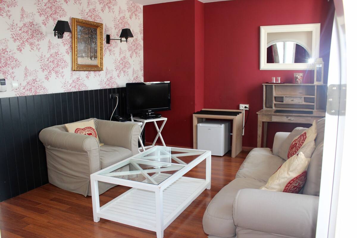 Suite | Minibar, in-room safe, desk, iron/ironing board