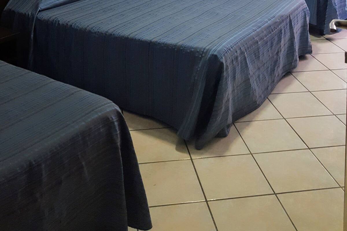 Zimmersafe, Verdunkelungsvorhänge, Bügeleisen/Bügelbrett, Babybetten