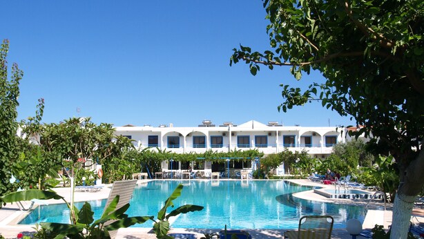 Outdoor pool, pool umbrellas - Garden Hotel (Rhodes)