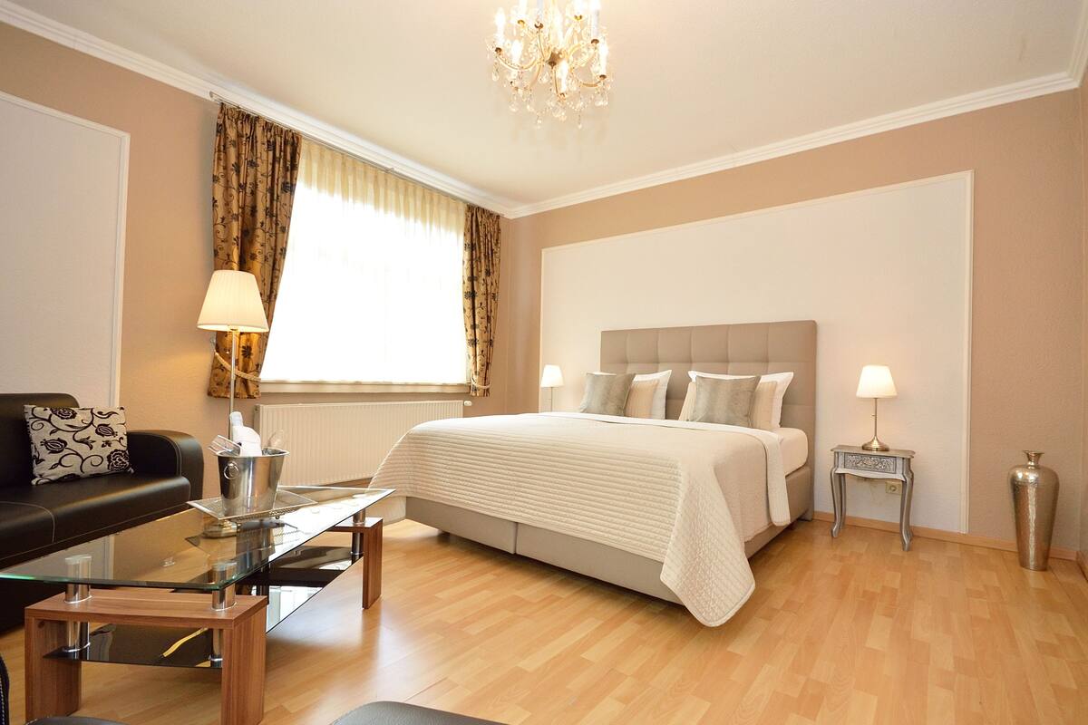 Bureau, rideaux occultants, chambres insonorisées, Wi-Fi gratuit