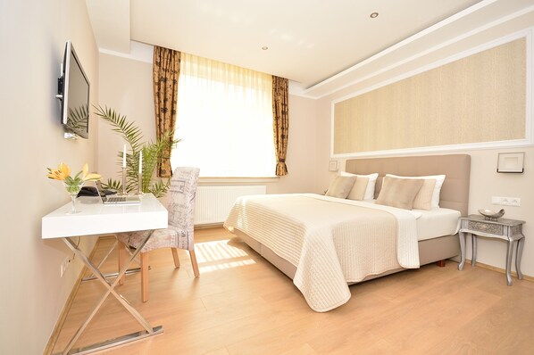 Bureau, rideaux occultants, chambres insonorisées, Wi-Fi gratuit