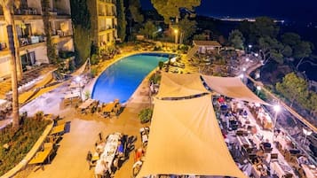 Indoor pool, outdoor pool, pool loungers