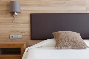 Standard Double Room | In-room safe, individually furnished, desk, laptop workspace - Cap Roig (Calonge)