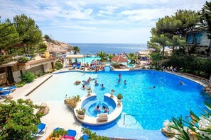 Indoor pool, seasonal outdoor pool, pool loungers - Eden Roc Mediterranean Hotel & Spa (Sant Feliu de Guixols)