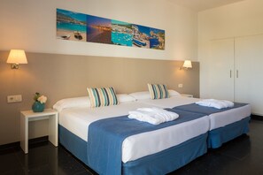 In-room safe, desk, free cribs/infant beds, free WiFi - htop Caleta Palace (Castell-Platja d'Aro)