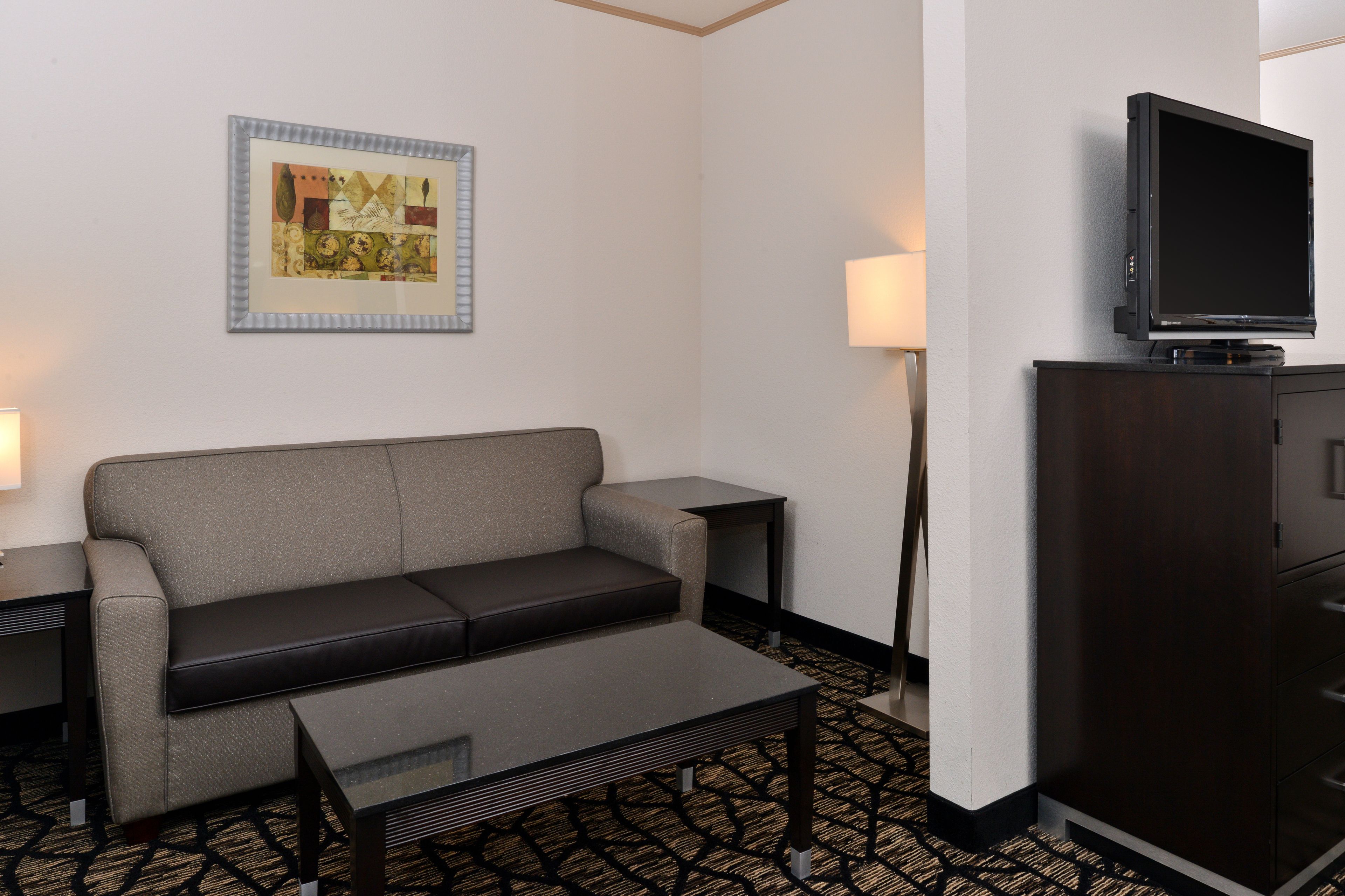 suite, 1 bedroom (2 queen, sofa bed) | room amenity
