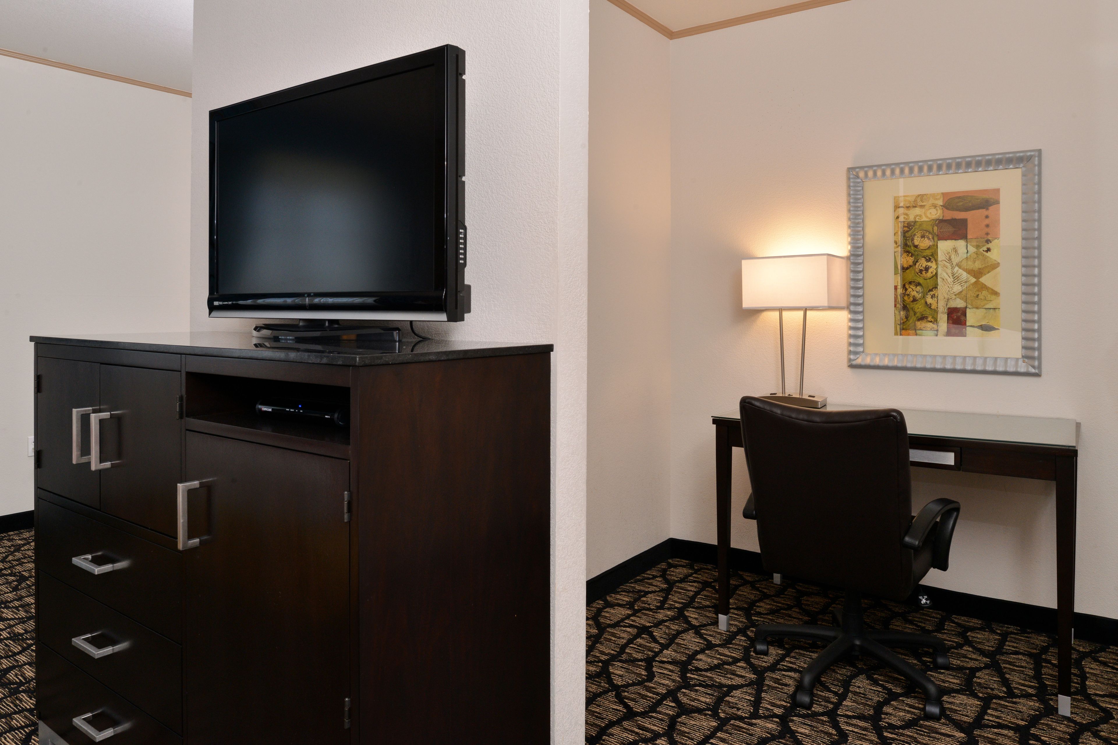 suite, 1 bedroom (2 queen, sofa bed) | room amenity