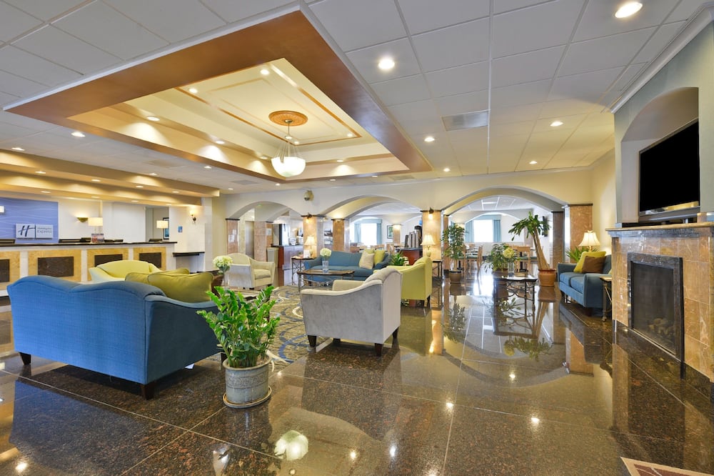 Holiday Inn Express & Suites Tacoma South - Lakewood by IHG