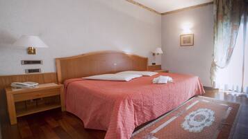 Double Room | In-room safe, desk, soundproofing, cribs/infant beds