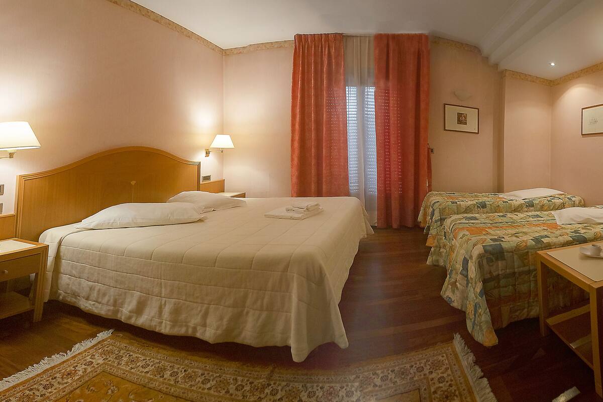 standard room | in-room safe, desk, soundproofing, cots/infant beds