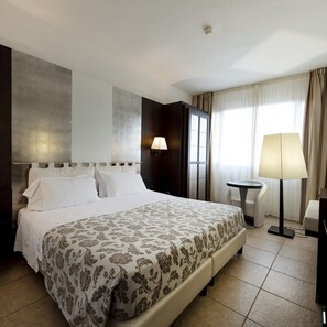 Minibar, una cassaforte in camera, una scrivania, tende oscuranti